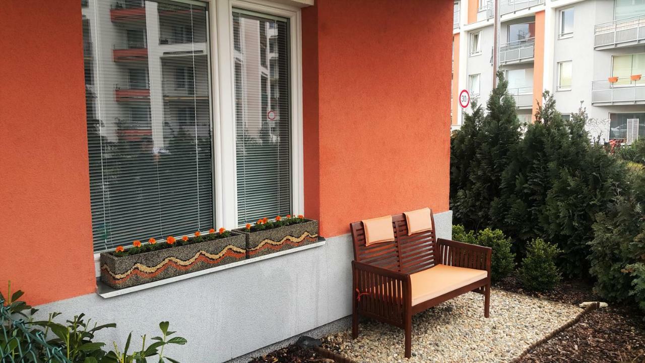 Bastien Near Airport Apartament Praga